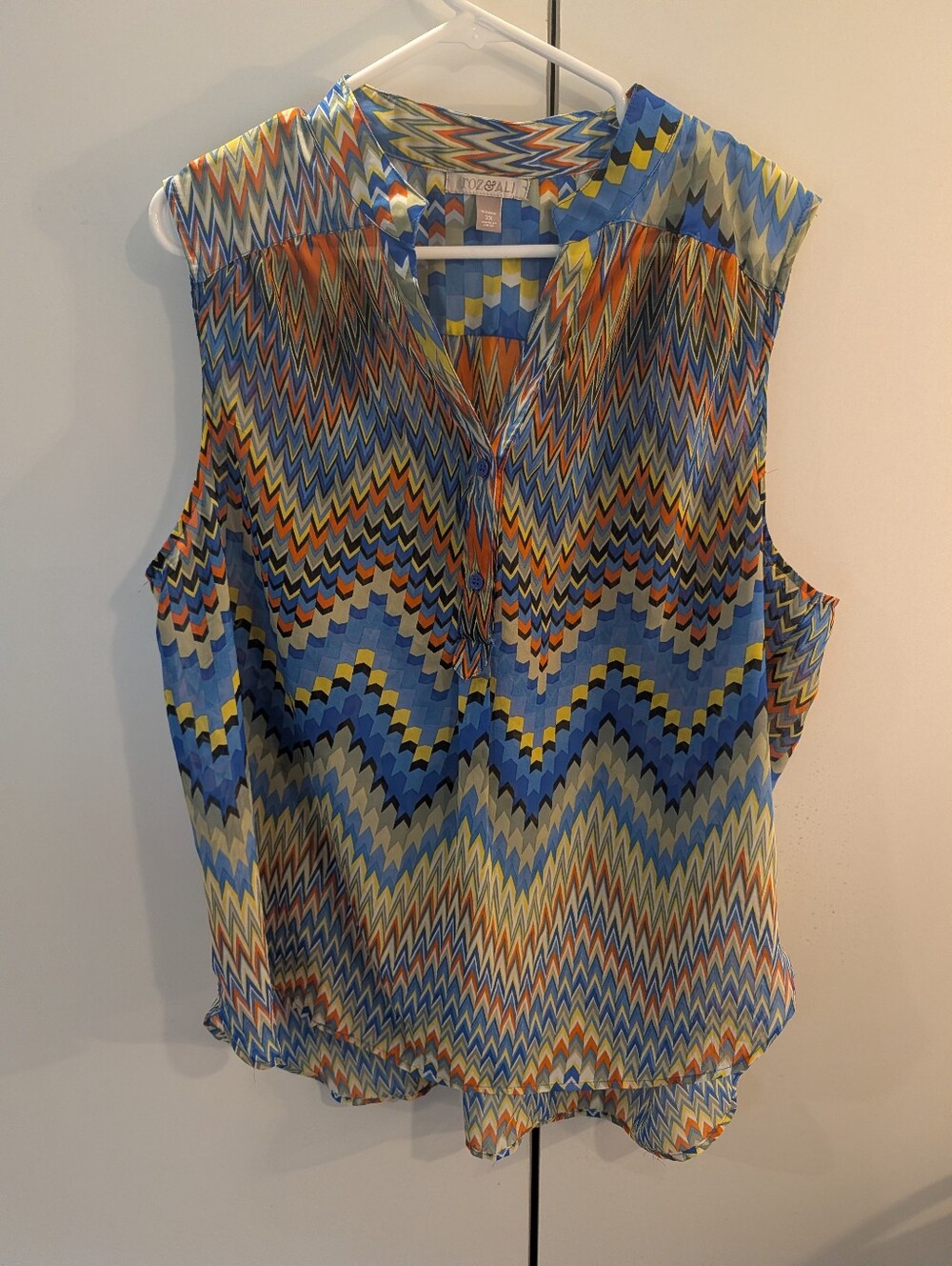 Roz & Ali Woman's  2X Multicolor Zigzag Sleeveless Top